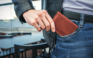 Znalazł portfel i ukradł pieniądze. W zatrzymaniu pomógł monitoring